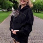 Cozy Pet Pouch Hoodie – Kangaroo Carrier Sweatshirt - Imagen 3