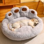 Fluffy Paw-Shaped Calming Pet Bed – Cozy Winter Nest - Imagen 10